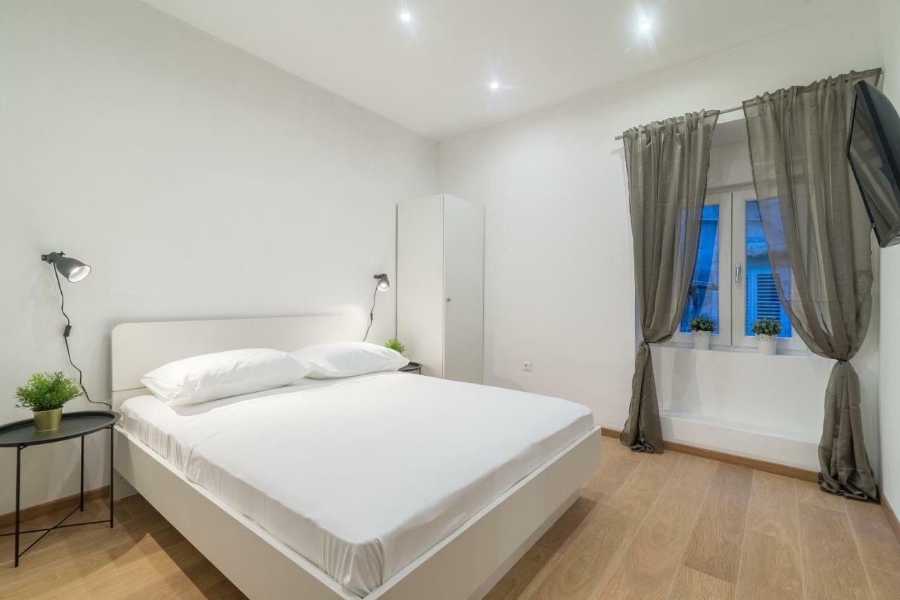 Studios & Apartments Porto Zadar Exteriör bild