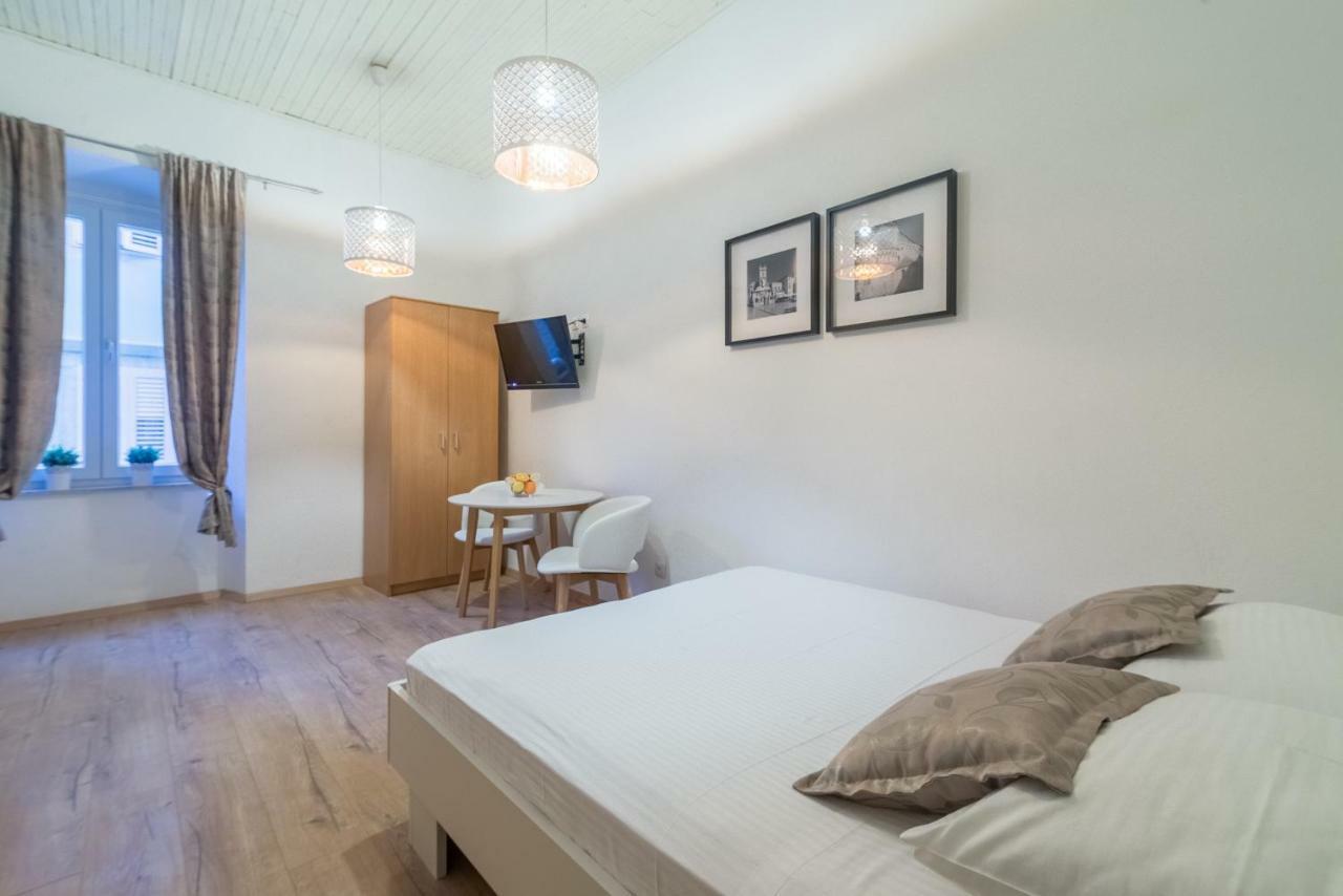 Studios & Apartments Porto Zadar Exteriör bild